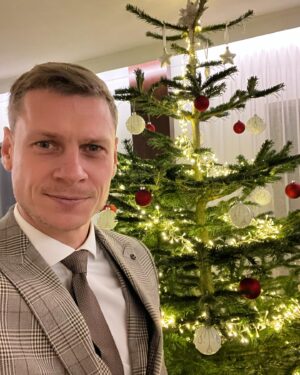 Lukasz Piszczek Instagram - Wesołych Świąt 🎄🎁 Merry Christmas 🎄🎁 Frohe Weihnachten 🎄🎁