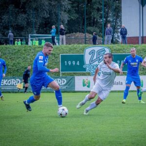 Lukasz Piszczek Instagram - Choć końcówka rundy nie była udana w naszym wykonaniu, to mieliśmy w niej również dużo dobrych momentów. Dziękuję wszystkim chłopakom z drużyny i sztabowi za pracę wykonaną w tym roku! 👏 👏 Wiosną znowu damy z siebie wszystko 💙⚽️ #Goczały
@lks_goczalkowice
📸 @mikeybronowski