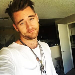 Luke Benward Instagram - You wish your @thegivingkeys game was as strong as mine. #timetostartgiving #doublesidechin #thegivingkeys  An amazing company with an amazing cause. GO BUY YOURS NOW!