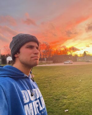 Luke Bilyk Instagram - I'm not superstitious, but I'm a little stitious….. of this great weather we’re having in December…