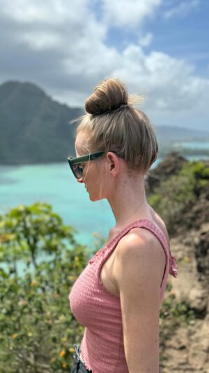 Luke Caldwell Instagram - Come on a Hawaiian 🌺 hike with us! #hawaii #crouchinglion #datenight