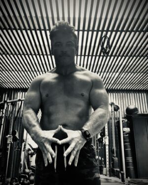 Luke Hemsworth Instagram - Gnight 23. 
GMorning 24