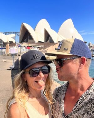 Luke Hemsworth Instagram - Happy anniversary for a couple days ago love!! 🤦‍♂️not sure why you put up with me but I’m glad you do. Love love love you. @thesamanthahemsworth