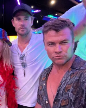 Luke Hemsworth Instagram - Happy 40th to my brother, my best friend. @chrishemsworth you’re an inspiration to everyone who knows you. You are the sunlight in dark places and a shield for those who need it. Lov you mate