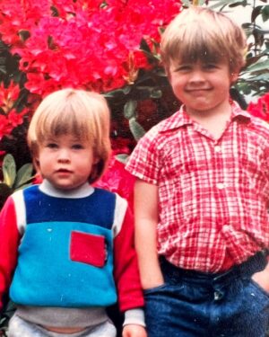 Luke Hemsworth Instagram - Happy 40th to my brother, my best friend. @chrishemsworth you’re an inspiration to everyone who knows you. You are the sunlight in dark places and a shield for those who need it. Lov you mate