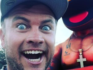Luke Hemsworth Instagram - @splendourinthegrass 
Wicked fun.
Until a child loses their mind.
Clenched stomachs.
Flying spittle.
Starvation tantrums.
Things nobody told u about being a parent.
Back the next day to do it all again.