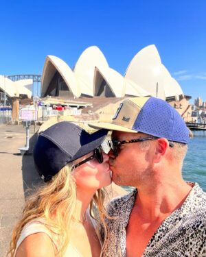 Luke Hemsworth Instagram - Happy anniversary for a couple days ago love!! 🤦‍♂️not sure why you put up with me but I’m glad you do. Love love love you. @thesamanthahemsworth