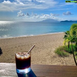 Luke Kleintank Instagram - Good morning from paradise ☝️cc:  @kentaur @exclusiveresorts @caitlinaustin1011