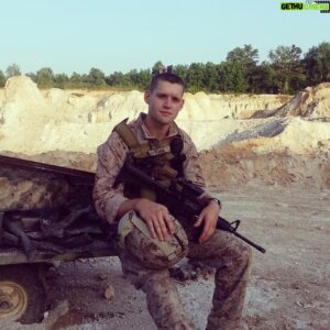 Luke Kleintank Instagram - Tbt to working on the movie max! #Max #maxthemovie