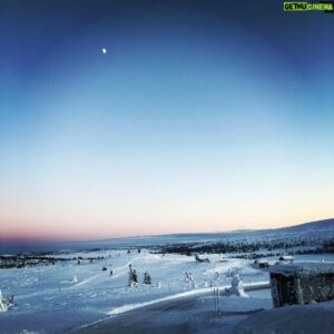 Luke Kleintank Instagram - Snow Day!!!! #norway #letsgoskiing #travel