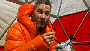 Luke Macfarlane Instagram - Made it to the top of the highest point in the Americas. MOUNT ACONCAGUA (Argentina Chile border) , after 14 days. Thank you @inka_expediciones for logistics support and @nicoghb for setting the tempo: -20 degrees and 50mph winds made this one of the hardest mental tasks I’ve ever undertaken. At the top the air is so thin that your vision plays tricks on you.