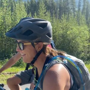 Luke Macfarlane Instagram - The Bow Valley Parkway, a iconic 50km road from Banff to Lake Louise closed to cars for some reasons. open road. Family time with my twin sis. @rooters