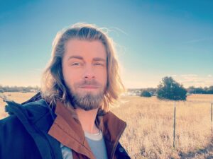 Luke Mitchell Instagram - That’s a #BigSky Season 3 wrap on Cormac! Hold onto your hats, it’s gonna be a wild ride! 🤠 Huge thank you to the amazing cast & crew for making this such a fun adventure and of course the beautiful people of Albuquerque for the warm welcome. 🙏