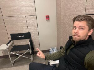 Luke Mitchell Instagram - Happy #OneChicago Day!! Maybe TONIGHT’s the night that Dr Charles & Dr Ripley put their past behind them?? What do you reckon @oliverplatt?? 😋🤷‍♂️ #ChicagoMed