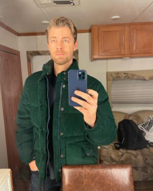 Luke Mitchell Instagram - Love this killer jacket from this week’s episode 👊 (Might just have to borrow it for St Patrick’s Day!) 
If you haven’t seen it yet catch up on @peacock 😎 #ChicagoMed #OneChicago