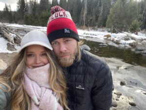 Luke Mitchell Instagram - Thanksgiving road trip with this cutie pie 🥰 @rebeccaebreeds