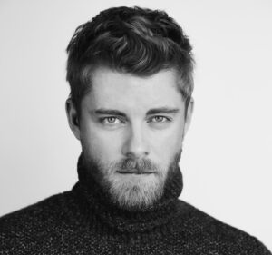 Luke Mitchell Instagram - Into the wilderness we go…! 
#BigSky #Season3 ⛰⛰⛰

📸: @justinbettman