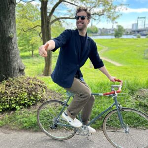 Luke Mockridge Instagram - Thank God it’s Monday #offday 

TRIPPY GEHT WEITER AM:
02.05 Kassel
03.05 Bayreuth
04.05 Augsburg 
05.05 München