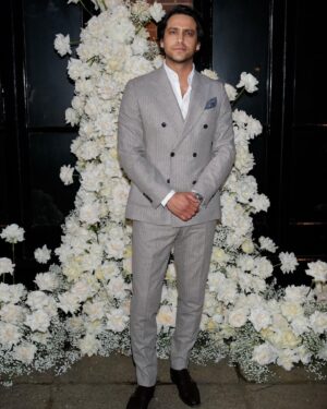 Luke Pasqualino Instagram - My face says otherwise but I assure you I had an amazing evening! Thank You to @britishvogue @edward_enninful and @netflixuk for the hospitality! Until next time ❤️ photo by @darren_gerrish