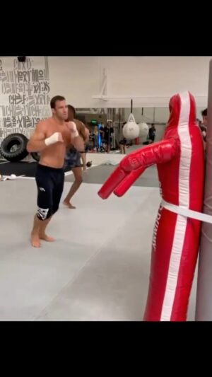 Luke Rockhold Instagram - Best question mark kick in the game❓

@lukerockhold enters the pit for his Karate Combat Debut in just 7️⃣ more days against Joe Schilling in Dubai - catch the full event #FreeOnYoutube or get your tickets now on Platinum List