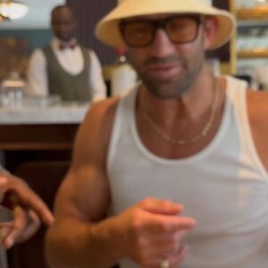 Luke Rockhold Instagram - Money’s is Dubai 
Thanks for bags and good times 
Good luck out there Floyd