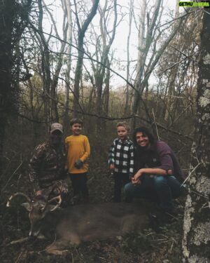 Luke Smallbone Instagram - When your neighbors help teach your kids about Venison 🦌 #countrylife