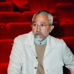 Lukman Sardi Instagram - Apakah kita pemilik segala hal yang kita miliki di dunia ini? Kita sebagai manusia tentu hal yang normal kalau kita menganggap apa yang kita punya di dunia ini adalah milik kita.. apalagi hal2 yang kita perjuangkan. Tapi kemaren saya diberikan jawaban dari pertanyaan diatas, yaitu "We are owners of nothing,but we are steward of everything" .. kita tidak memiliki apapun, tapi kita pengelola dari semua yang kita anggapi kita miliki di dunia ini 🙏