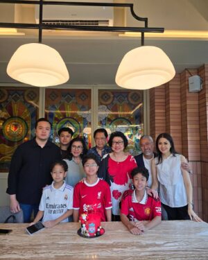 Lukman Sardi Instagram - B'day lunch Akira ❤️❤️🙏🙏