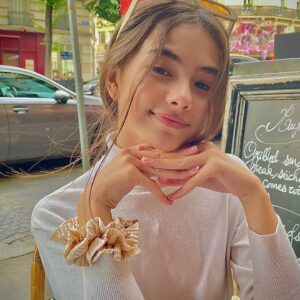 Lumi Pollack Instagram - Hello! Or should I say bonjour? 🇫🇷🥖 #paris #travel #acting