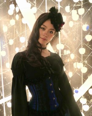 Luna Fujimoto Instagram - I have always loved Gothic Lolita fashion, a subculture from Japan that is inspired by Victorian clothing with elements of the French Rococo period, but I have never actually worn them before. Took me a little bit of courage to go on street since it’s so different from what I usually wear. But, they are absolutely KAWAII!! @mrcorset is my go-to store.

10代の頃から、
雑誌やSNSで
ゴスロリファッションを
よくチェックしていました👀

「ステキだなぁ」
「綺麗だなぁ」
と思いつつ、
とくに購入までは至っていませんでした。

が、しかし！
@mrcorset さんのコルセットに
出会ったのが運命の分かれ道。

深いブルーと黒のレースの
組み合わせの華麗さに
一発でノックアウト🥺❣️

最初は、洋服にコルセットを
合わせるだけのつもりだったのに、
気がついたら
フルコーデが揃ってた笑

着るだけで
テンション爆上がり🥰✨

#ゴスロリファッション #ゴスロリ #コルセット #ロリータ #ロリータファッション #gothiclolita #gothiclolitafashion #lolitadress #lolitafashion #gothgirl #subculture #japaneseculture