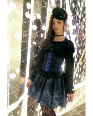 Luna Fujimoto Instagram - I have always loved Gothic Lolita fashion, a subculture from Japan that is inspired by Victorian clothing with elements of the French Rococo period, but I have never actually worn them before. Took me a little bit of courage to go on street since it’s so different from what I usually wear. But, they are absolutely KAWAII!! @mrcorset is my go-to store.

10代の頃から、
雑誌やSNSで
ゴスロリファッションを
よくチェックしていました👀

「ステキだなぁ」
「綺麗だなぁ」
と思いつつ、
とくに購入までは至っていませんでした。

が、しかし！
@mrcorset さんのコルセットに
出会ったのが運命の分かれ道。

深いブルーと黒のレースの
組み合わせの華麗さに
一発でノックアウト🥺❣️

最初は、洋服にコルセットを
合わせるだけのつもりだったのに、
気がついたら
フルコーデが揃ってた笑

着るだけで
テンション爆上がり🥰✨

#ゴスロリファッション #ゴスロリ #コルセット #ロリータ #ロリータファッション #gothiclolita #gothiclolitafashion #lolitadress #lolitafashion #gothgirl #subculture #japaneseculture
