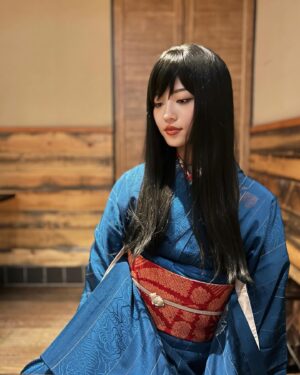Luna Fujimoto Instagram - Less people wear kimono on a daily basis today as the number of opportunities to wear western clothes increased. The perception of kimono changed from everyday wear to special wear. But It can still be worn as everyday wear, so I often put them on whenever I feel like to dress up a little. Or even taking a walk in a kimono is refreshing. 

#kimono #kimonostyle #kimonolove #japanesefashion #japaneseculture #kimonogirl #actorslife #actresslife #着物女子 #アンティーク着物コーデ #アンティーク着物好き #着物コーディネート #着物でお出かけ #女優 #藤本ルナ