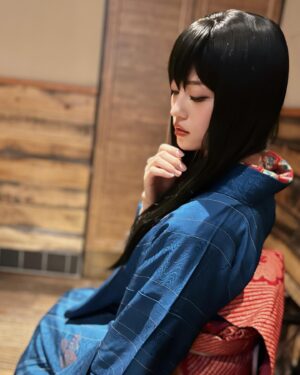 Luna Fujimoto Instagram - Less people wear kimono on a daily basis today as the number of opportunities to wear western clothes increased. The perception of kimono changed from everyday wear to special wear. But It can still be worn as everyday wear, so I often put them on whenever I feel like to dress up a little. Or even taking a walk in a kimono is refreshing. 

#kimono #kimonostyle #kimonolove #japanesefashion #japaneseculture #kimonogirl #actorslife #actresslife #着物女子 #アンティーク着物コーデ #アンティーク着物好き #着物コーディネート #着物でお出かけ #女優 #藤本ルナ