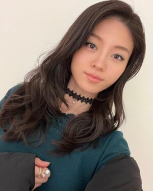 Luna Fujimoto Instagram - Watch “Gudetama: An Eggcellent Adventure” when you are exhausted. The main character, Gudetama, is a lazy egg who has no aim, no motivation, and wants nothing besides some soy sauce. His adorable anti-productivity vibe is somehow very soothing😂 It’s on Netflix.

#自撮り #今日のメイク #今日のコーデ #チョーカー女子 #チョーカー #アクセサリー女子 #アクセサリー好き #ジュエリー好き #冬メイク #緑コーデ #グリーンコーデ #selfie #chokerstyle #chokernecklace #jewelrylover #winteroutfits #wintermakeup