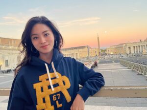 Luna Fujimoto Instagram - Sunset at Vatican City🇻🇦

#vaticancity #stpeterbasilica #italytravel #italytrip #sunsetsky #バチカン市国 #バチカン大聖堂 #イタリア旅行 #ローマ旅行 #夕焼け空