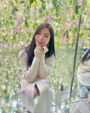 Luna Fujimoto Instagram - Floating Flower Garden🌼🌸

#teamlabplanets #tokyolife #チームラボお台場 #チームラボプラネッツ #東京遊び場 #東京お出かけ #お出かけスポット #映えスポット
