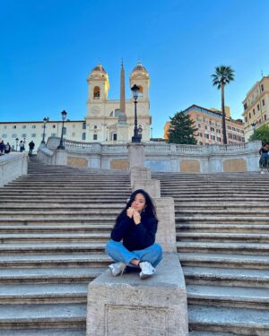 Luna Fujimoto Instagram - Roman Holiday location🎬✨

#romanholiday #romanholidaylocation #piazzadispagna #romeitaly #romecity #rometravel #スペイン広場 #ローマの休日 #ローマの休日ロケ地 #ローマ旅行 #ローマ観光