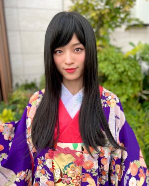 Luna Fujimoto Instagram - Finally got energy to put my kimono on👘

#kimono #kimonofashion #antiquekimono #pinkkimono #kimonocardigan #haori #vintagekimono #アンティーク着物 #アンティーク着物コーデ #羽織コーデ #ピンクコーデ #着物女子 #着物生活