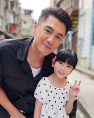 Luo Fei Chang Instagram - 開心遇到之前拍加油喜事
的文川爸爸🤗
雖然這部沒對到戲
但還是很高興遇到阿布叔叔🥰
#爆熱的工作天🌞
#懷念加油喜事的文川爸爸與喵喵