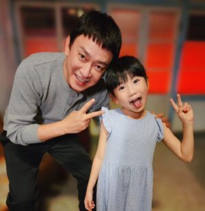 Luo Fei Chang Instagram - 阿叔真的好看！！！
要追！要追！要追！知道嗎😁
🔺開播資訊🔺
10/11（三）每週一至週五 
🔺晚間八點 🔺
🔸鎖定【東森超視、華視】

「東西壞了可以修，情感壞了也可以彌補，但...還能夠回到什麼事都沒發生的樣子嗎？」
#阿叔 #王識賢 #台灣精緻好戲 #年度大戲
