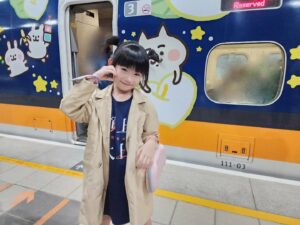 Luo Fei Chang Instagram - 《車頂上的玄天上帝》
當天電影宣傳活動結束後
回程搭到卡娜赫拉高鐵班次
真是無敵開心❤️
🎬2023.11.17 全台盛大上映
#周渝民 #林依晨 #阮經天 #小芙月張絡扉
#甲上娛樂
#嘉義好所在 #卡娜赫拉彩繪列車高鐵