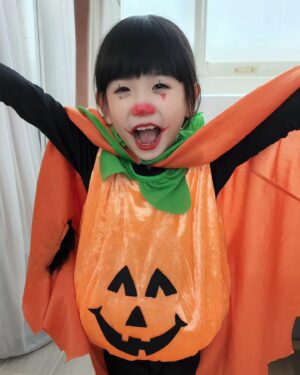 Luo Fei Chang Instagram - 萬聖節快樂👻
🎃不給糖🍬就搗蛋🎃
這妝扮🎃 
我想應該只有在戲裡
才能有的體驗
#一年前戲劇中的妝扮
#沒有你依然燦爛
#HappyHalloween
#TrickorTreat