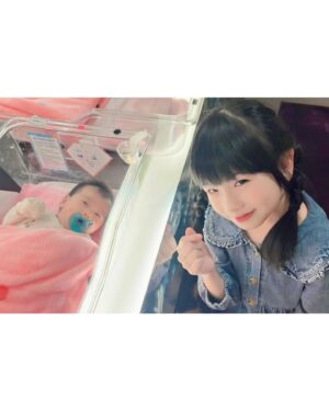 Luo Fei Chang Instagram - 期待已久的一天
小酪梨一整個療癒了我們💕
怎麼會這麼萌😍
話說扉扉一見到家妤媽咪
直喊采苓媽媽跑過去抱抱
這畫面好懷念喔～🥹

#神的禮物
#期盼已久的同框因小酪梨畫面更幸福💕
@joeyya7gii3o