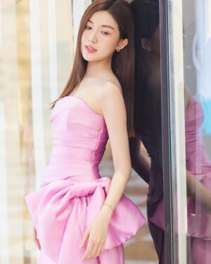 Lương Thanh Instagram - @elise_fashion 🖤