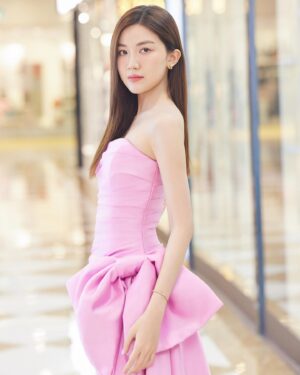 Lương Thanh Instagram - @elise_fashion 🖤