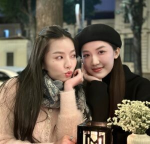 Lương Thanh Instagram - Một trái tim mỉm cười là một trái tim hạnh phúc 🙈😜🥰