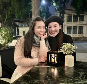 Lương Thanh Instagram - Một trái tim mỉm cười là một trái tim hạnh phúc 🙈😜🥰