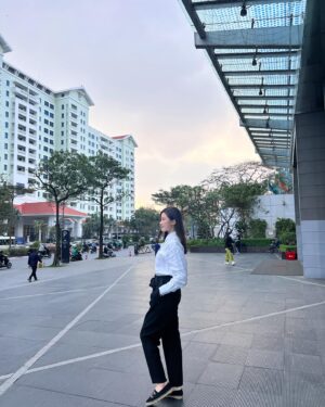 Lương Thanh Instagram - Một ngày gần cuối năm..🌸🌈💙
