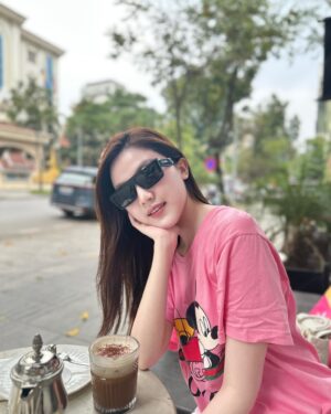 Lương Thanh Instagram - Thời gian là cây cầu tốt nhất để con người bước qua mọi thứ 💙🌈