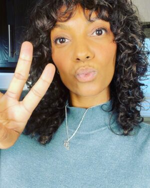 Lyndie Greenwood Instagram - That’s a wrap on SHELVED - season 1!! 

I had an absolute blast with this incredible cast and crew. This project is so special and I cannot wait to share it with you all!! 

I was looking through my phone for pics to post that don’t give anything anyway, and apparently that mostly leaves photos of me eating… 🤷🏽‍♀️🤦🏽‍♀️

So much love to @aqfarrell @counterfeitpics @ctv and everyone else who made this beautiful thing happen!! Until next time ❤️

#Shelved